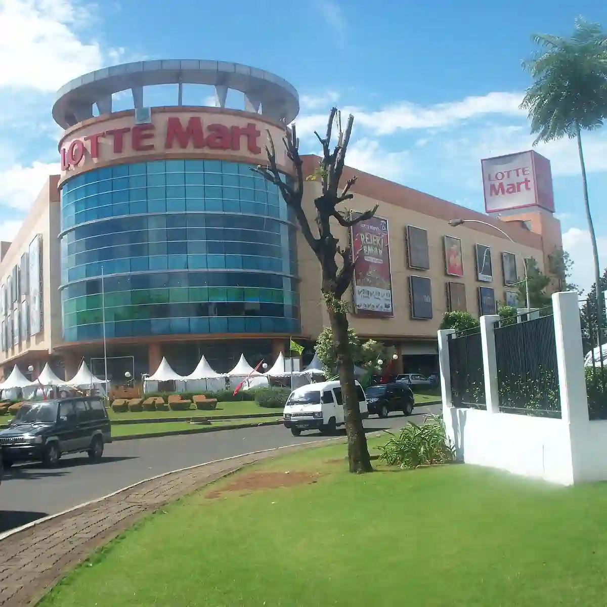 Sekilas Tentang Lotte Mart