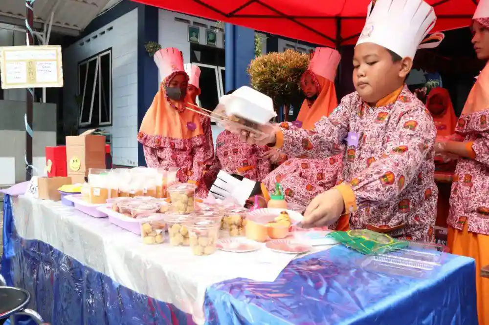 Daftar Tema Bazar Makanan Sekolah
